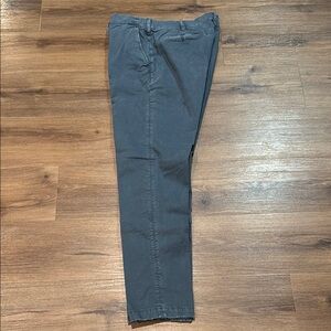 AE Flex Slim Straight Lived-In Dark Gray Pant. Size 34x32